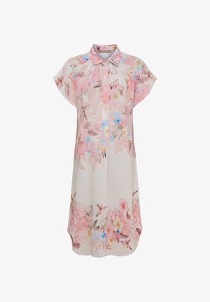 Lyserød kortærmet kjole med krave og knapper, med et print af blomster og kolibrier i pastelfarver.