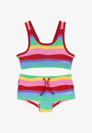 Costume da bagno a due pezzi per bambini con strisce orizzontali arcobaleno e rifiniture rosse, dotato di un top stile reggiseno sportivo e pantaloni con lacci.