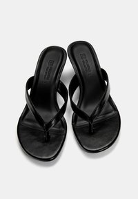 PULL&BEAR Šľapky na opätku - black