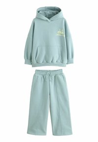 Hellgrüne Kapuzenjacke und passende Sweatpants aus weichem Material. Die Kapuzenjacke hat eine große Fronttasche und ein Logo. Die Hose verfügt über einen elastischen Bund.