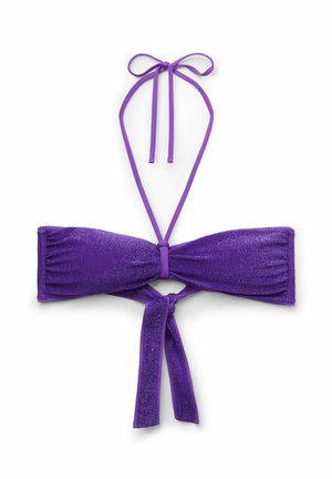 Top de bikini púrpura con un acabado brillante y texturizado. Presenta un diseño tipo bandeau con lazos en el cuello y un detalle de lazo central.