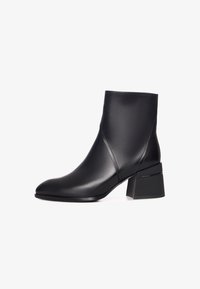 Geselecteerd, black