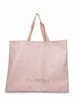 Grande borsa tote rosa chiaro con due spallacci e logo "Custo Barcelona" sulla parte anteriore, su sfondo bianco.