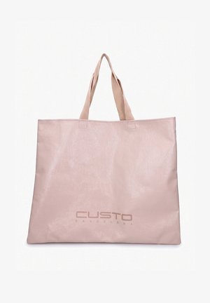 Grande borsa tote rosa chiaro con due spallacci e logo "Custo Barcelona" sulla parte anteriore, su sfondo bianco.