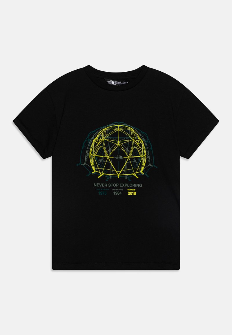 T-shirt in cotone nero con un design di arte lineare geometrica in giallo e teal, con il testo "NON SMETTERE MAI DI ESPLORARE" e riferimenti a date.