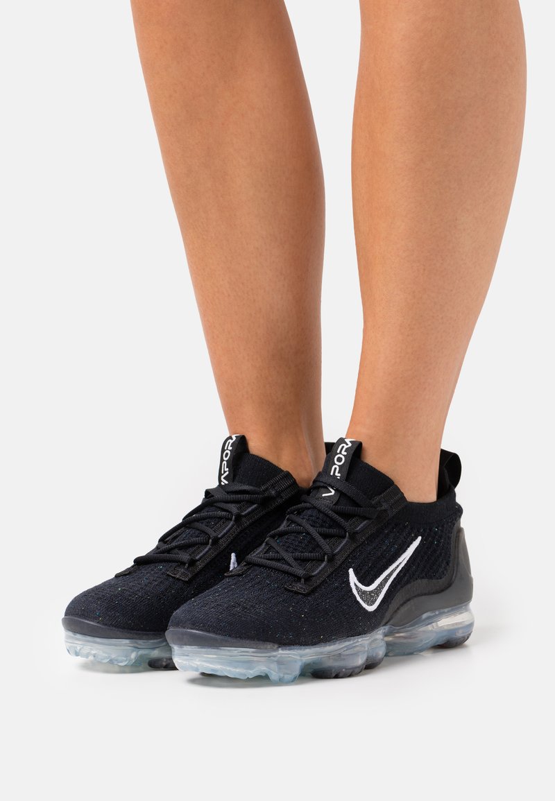 nike vapormax trainers black