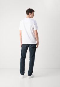 BOSS TEE - Apdrukāts T-krekls - white