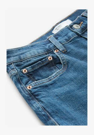 Tanke hlače v srednje modrem jeansu, z bakrenimi nitenami, majhnim žepom in podrtim robom pri žepu.