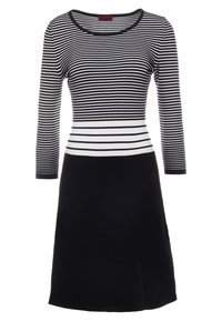 Robe à rayures noir et blanc avec des manches trois-quarts, corsage ajusté à rayures horizontales, et jupe noire unie.