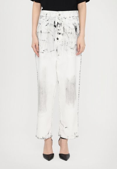 MOSCHINO LAUREL CROWN EMBLEM - Wide leg - fantasia bianco