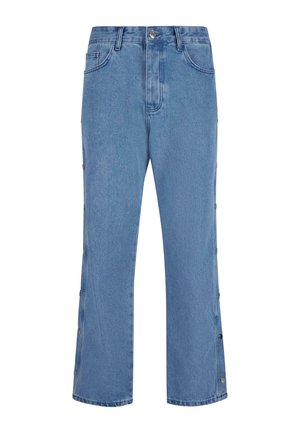 Lyseblå denimjeans med rett snitt, med trykknapper på siden av bena og en klassisk midje. Svake slitte detaljer.