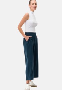 zero MIT STEHKRAGEN - Top - brilliant white