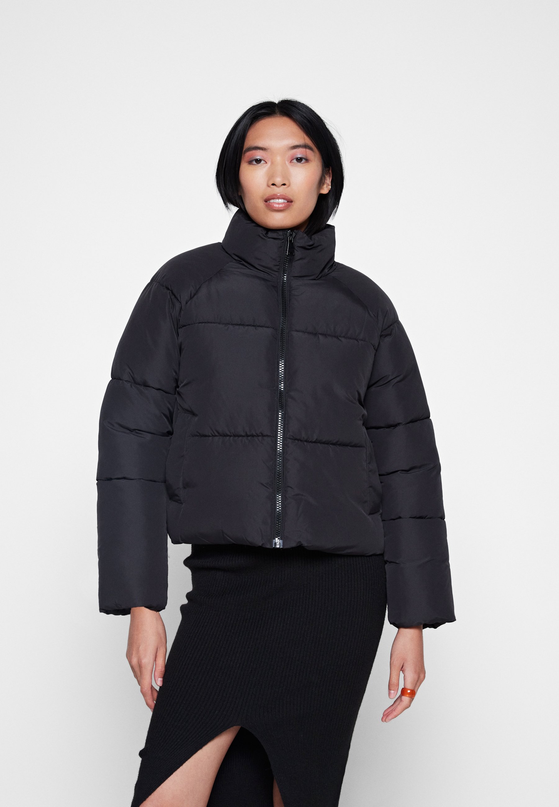 monki black puffer