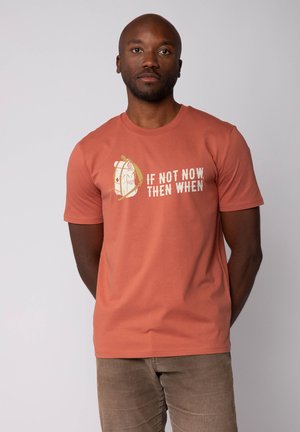 IF NOT NOW THEN WHEN - Print T-shirt - heritage brown
