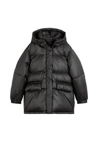 Μαύρο μπουφάν puffer με κουκούλα, με βαμβακερή υφή, μπροστινή κλειστή με κουμπιά και δύο μεγάλες τσέπες. Λείο, γυαλιστερό ύφασμα.