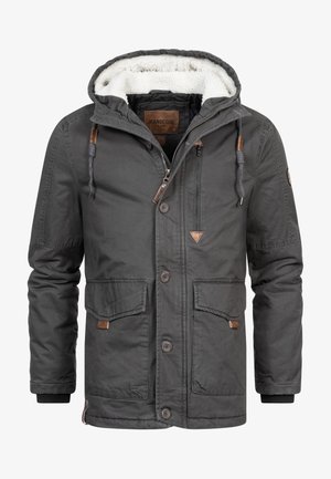 Donkergrijze parka jas met een capuchon, voorzien van een zachte bontvoering, knoop- en ritssluitingen en bruine leren accenten. Twee frontzakken.
