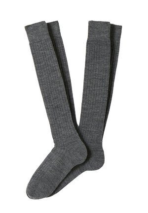 Deux paires de chaussettes habillées longues, côtelées et gris foncé, disposées côte à côte sur un fond blanc.