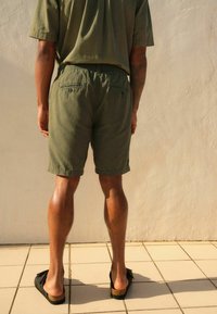 Next REGULAR FIT - Short - green