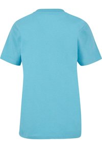 Lys blå bomulds t-shirt med korte ærmer, rund hals og en glat tekstur; har et enkelt, ensfarvet design.