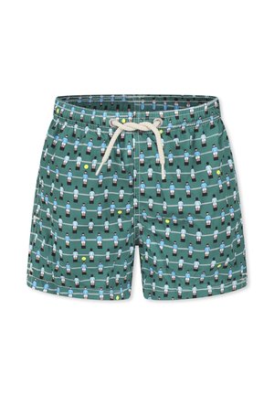 Pantaloni da bagno verdi con un vivace motivo ripetuto di piccole figure in camicie blu e pantaloni bianchi, con accenti gialli e bianchi.