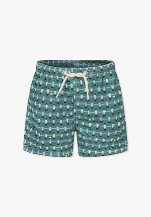 Pantaloni da bagno verdi con un vivace motivo ripetuto di piccole figure in camicie blu e pantaloni bianchi, con accenti gialli e bianchi.