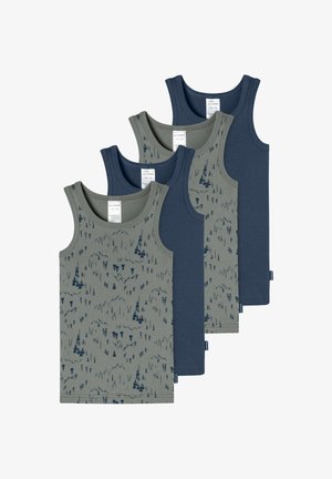Twee blauwe en twee grijze mouwloze jongens-tanktops, waarvan één grijze een klein bos- en bergpatroon heeft.