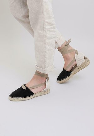 PACOMIO - Zapatos de salón con cordones - black