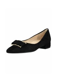 Ballerine in suede nero con punta affusolata e tacco a blocco piccolo. Presentano un fiocco decorativo con hardware in tonalità oro nella parte anteriore.