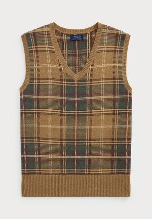 Ärmelloser V-Ausschnitt-Pullover in Braun mit einem Karomuster in Grün, Dunkelrot und Cremeakzenten. Der gerippte Saum verleiht Textur.