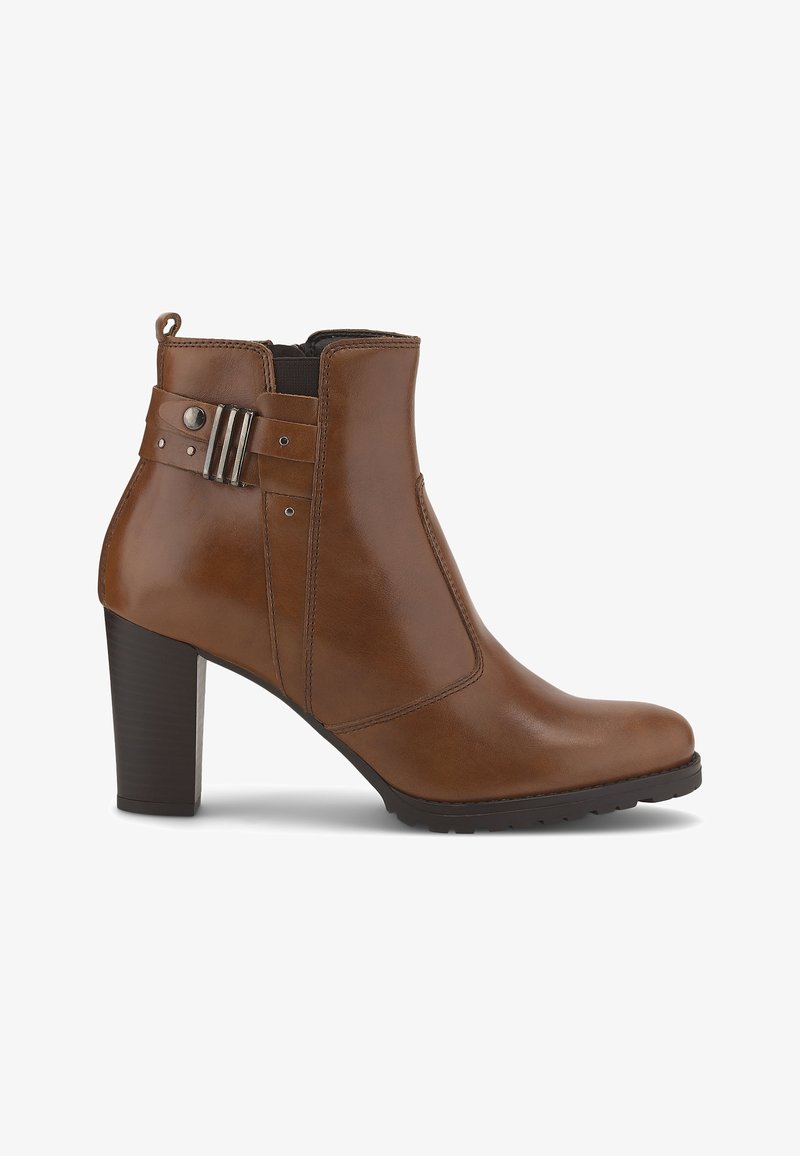 Hnědé kožené kotníkové boty s kulatou špičkou, blokovým podpatkem a boční elastickou vsadkou. Obsahují dekorativní pásky s kovovými akcenty.