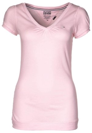 Hellrosa, kurzärmeliges Damen-T-Shirt mit V-Ausschnitt, leicht gerafft vorne und kleinem Logo auf der linken Brust.