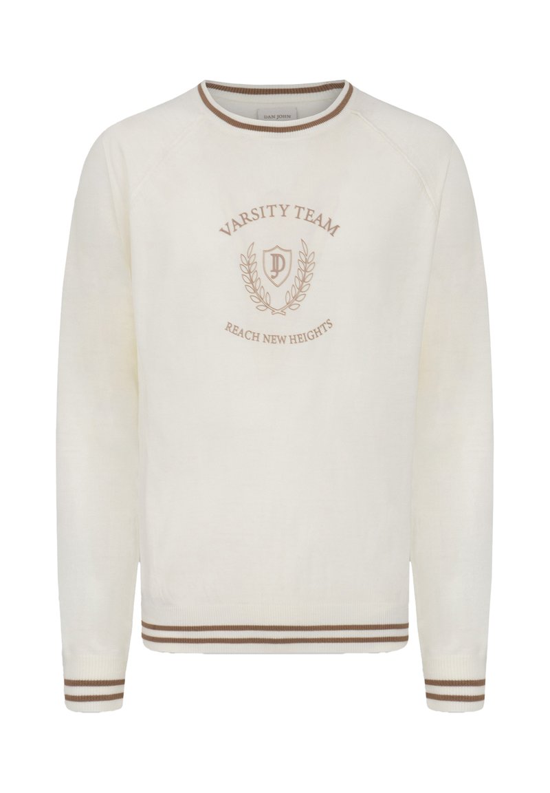 Sudadera color blanco roto con detalles acanalados en marrón en el cuello y los puños, con un gráfico central que dice "VARSITY TEAM" y un diseño de escudo.