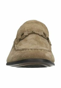 Bruine suède instappers met een ronde neus, decoratieve tan hardware accenten, gedetailleerde stiksels en een gestructureerde rubberen zool.