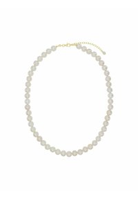 Collar de perlas que presenta perlas redondas y blancas con un acabado brillante, intercaladas con un cierre de tono dorado y un extensor de cadena ajustable.