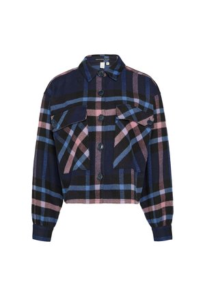 Geknipte flanellen jas in marineblauw, zwart en pastelroze. Beschikt over twee voorzakken, knoopsluiting en een contrasterend geruit patroon.