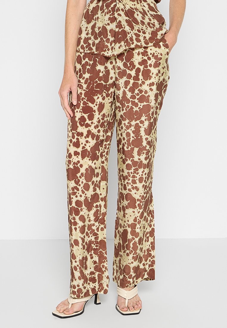 Nanushka Broek bruin