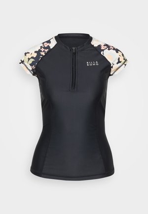 Camisa de proteção de manga curta preta com painéis de ombro em padrão floral, fecho de meio zíper na frente e logótipo "BILLA BONG" no peito. Textura suave.