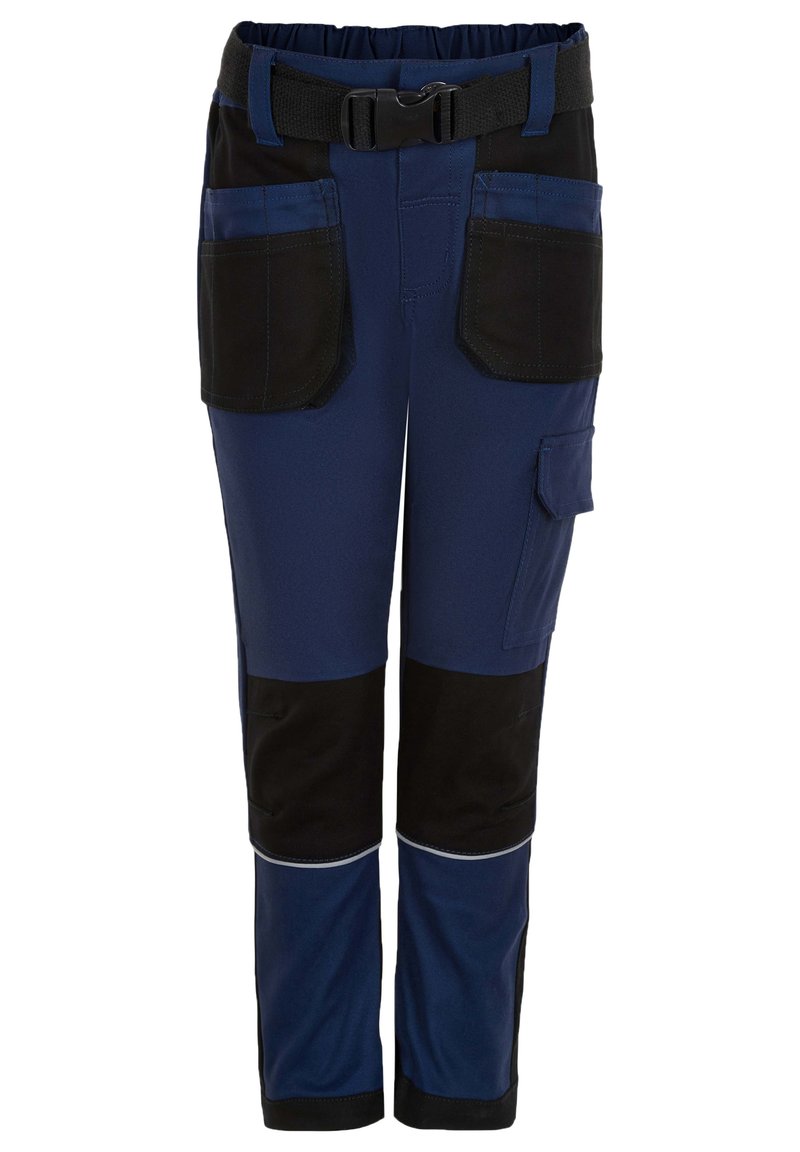 Werkbroeken in marineblauw en zwart, met meerdere zakken, een riem met kliksluiting, en versterkte onderbenen voor duurzaamheid.