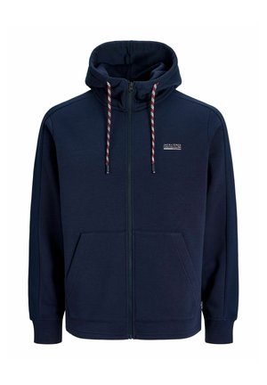 Sweat à capuche bleu marine zippé avec capuche, poches avant, cordons blancs et rouges et petit logo Jack & Jones sur la poitrine gauche.