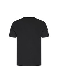 Czarna koszulka z krótkim rękawem, okrągły dekolt, wykonana z bawełny. Prosty fason bez widocznych wzorów lub akcentów. Pokazano widok z tyłu.