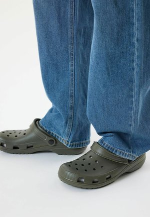 TWO SOON, SLIPPERS CLOGS UNISEX - Zuecos - dusty olive