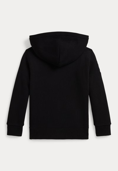 Felpa nera a maniche lunghe con cappuccio, mostrata da dietro con cappuccio e polsini e orlo a costine su sfondo bianco.