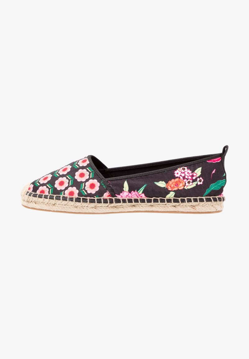 Espadrille noire avec broderie florale en rose et vert. Dispose d'une semelle en jute, d'un dessus en tissu et d'un design à enfiler.