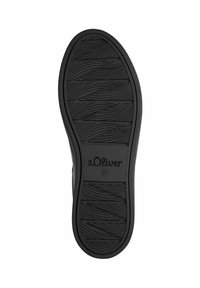Suola di scarpa in gomma nera con scanalature e linee testurizzate, impressa con "s.Oliver" e taglia 37. Design resistente per una buona aderenza.