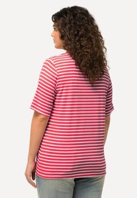 Ulla Popken STRIPED DRAWSTRING HEM SHORT SLEEVE TEE - Triko s potiskem - pink