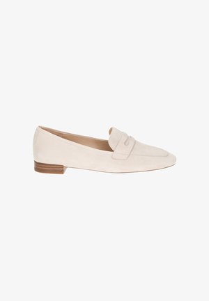 Helle beige Wildlederloafer mit spitzer Zehenpartie und dezenten Nähten. Niedriger Holzabsatz und glatte Sohle. Flaches Design für einen bequemen Tragekomfort.