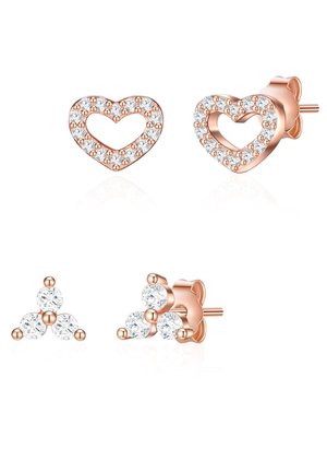 Pendientes de presión en oro rosa con dos diseños: uno con forma de corazón adornado con cristales circulares y otro con un diseño de racimo que presenta tres cristales redondos.