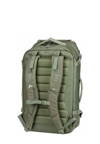 Sac à dos vert olive avec un dos et des bretelles rembourrés, présentant des détails en mesh, des boucles ajustables et de nombreux points d'attache. Matériau durable.