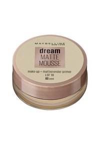 Barattolo di vetro rotondo del primer Maybelline Dream Matte Mousse. Texture cremosa con una tonalità beige sabbioso. L'etichetta presenta testo nero su uno sfondo chiaro.