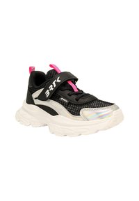 Scarpa sportiva nera con tomaia in rete, accenti riflettenti e dettagli rosa. Presenta una suola bianca spessa e una cinghia regolabile per una vestibilità ottimale.